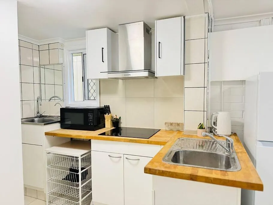 Holiday home Convenient 2-Bdr Studio In Macgregor 3Elb Brisbane